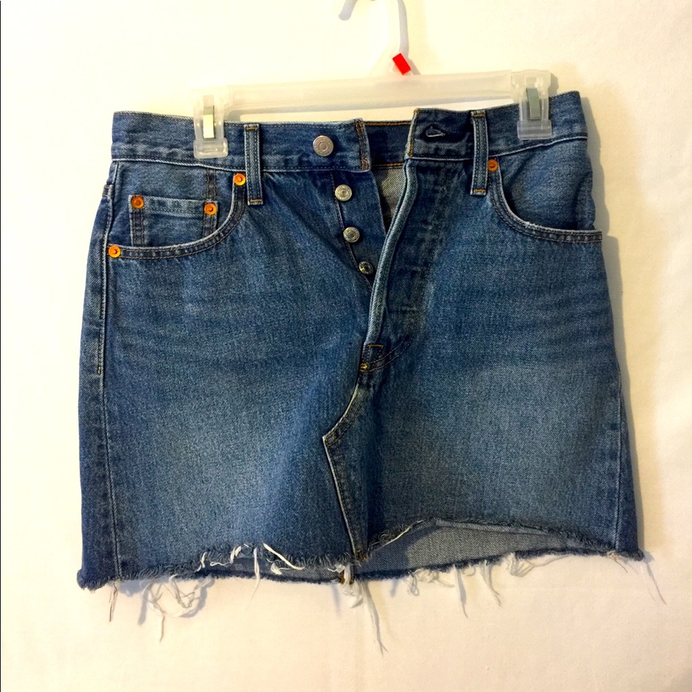 Denim mini skirt. Levi’s brand. Junior’s